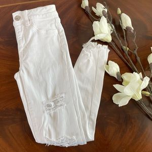 American Eagle Size 2 White Skinny Jeans Distressed
